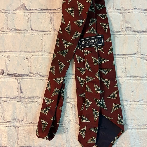 BURBERRYS OF LONDON MAN TIE 100% SILK BURGUNDY/TAN/HUNTER GREEN PATTERN - Picture 7 of 7